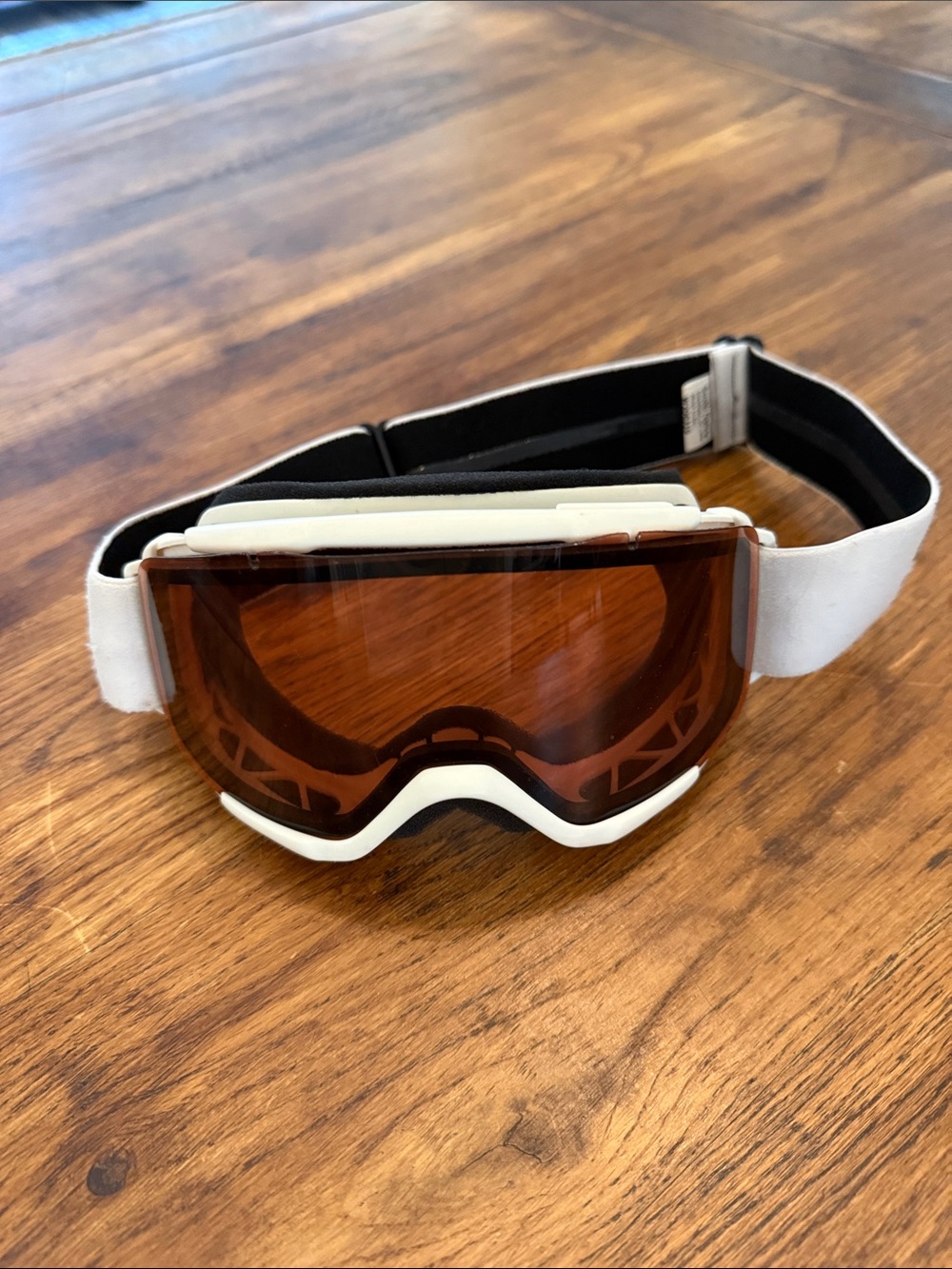 SMITH White Frame Ski Goggles with Amber/Brown Lens